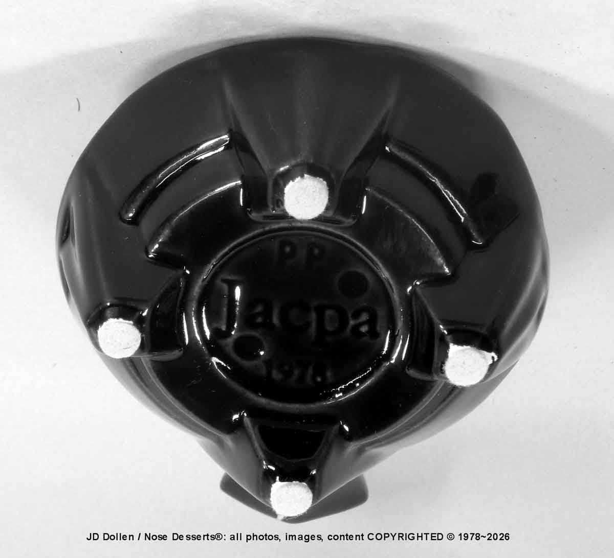 Classic Vintage Style 1978 STARSHIP ENTERPRISE Tobacco Bong Water pipe BLACK Ceramic Glass - FREE SHIPPING! (Copy)